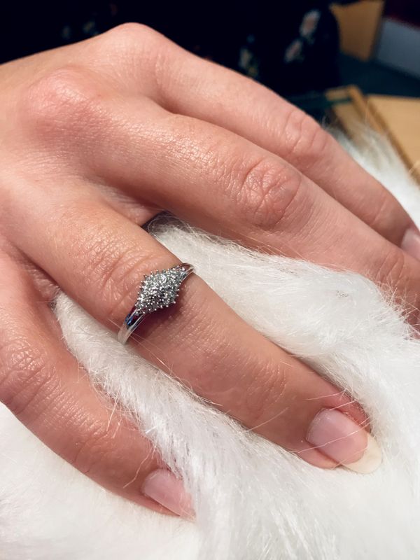 Diamantring i hvitt gull med diamanter 0.08ct w.si